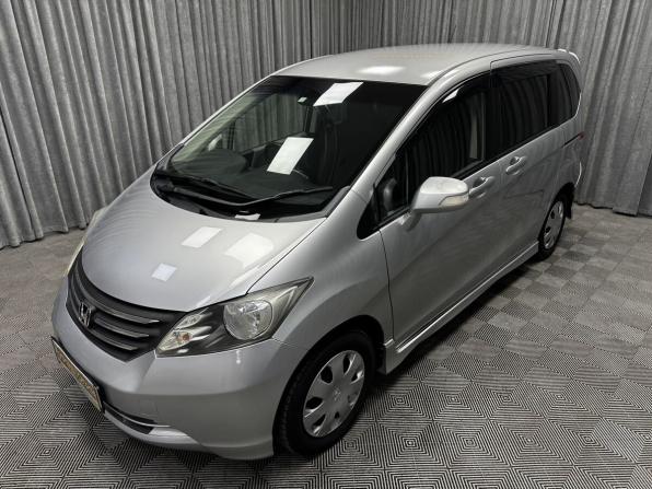 Honda Freed I с пробегом 2010 года, цена 1 085 000 рублей, 102558 км, компактвэн, Автокод Объявления