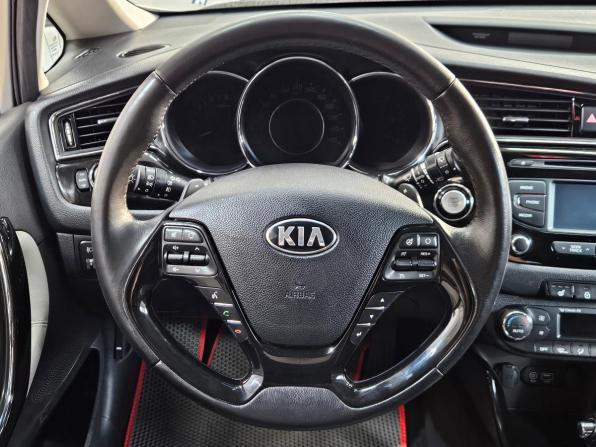 Kia Ceed II Рестайлинг с пробегом 2016 года, цена 1 455 000 рублей, 122084 км, хэтчбек, Автокод Объявления
