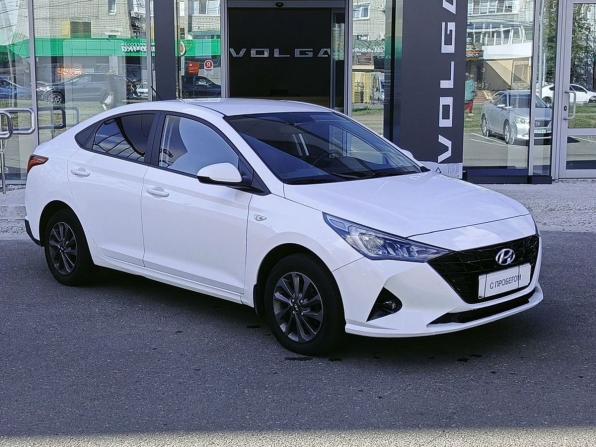 Hyundai Solaris II Рестайлинг с пробегом 2022 года, цена 1 579 000 рублей, 53497 км, седан, Автокод Объявления