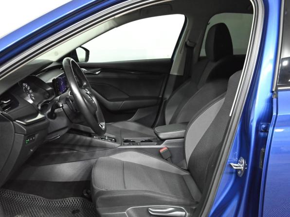 Skoda Octavia IV (A8) с пробегом 2021 года, цена 2 550 000 рублей, 74090 км, лифтбек, Автокод Объявления