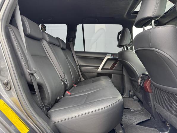 Toyota Land Cruiser Prado 150 Series Рестайлинг 1 с пробегом 2015 года, цена 3 340 000 рублей, 218793 км, внедорожник, Автокод Объявления