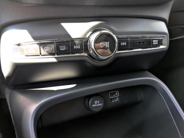 Volvo XC40 I с пробегом 2020 года, цена 3 200 000 рублей, 103076 км, внедорожник, Автокод Объявления