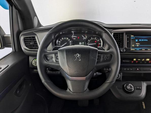 Peugeot Traveller I с пробегом 2018 года, цена 2 870 000 рублей, 128555 км, минивэн, Автокод Объявления