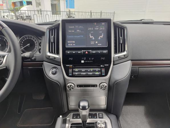 Toyota Land Cruiser 200 Series Рестайлинг 2 с пробегом 2018 года, цена 6 990 000 рублей, 215527 км, внедорожник, Автокод Объявления
