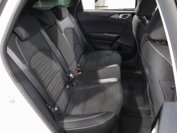 Kia Ceed III Рестайлинг с пробегом 2021 года, цена 2 099 000 рублей, 93489 км, универсал, Автокод Объявления