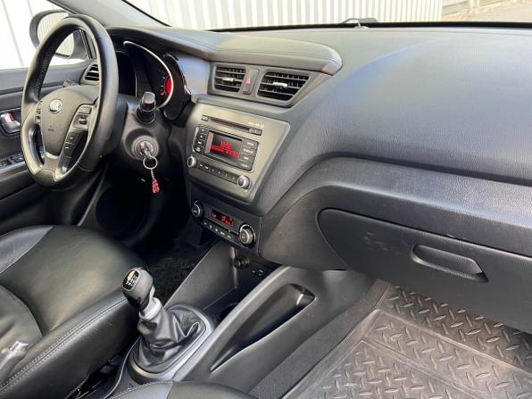 Kia Rio III Рестайлинг с пробегом 2017 года, цена 1 025 000 рублей, 88825 км, хэтчбек, Автокод Объявления