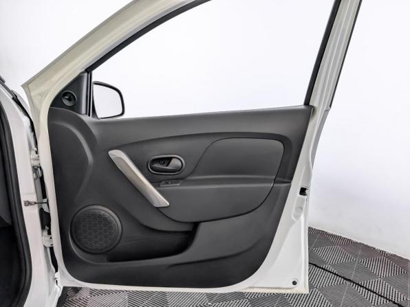 Renault Logan II с пробегом 2018 года, цена 870 000 рублей, 85446 км, седан, Автокод Объявления
