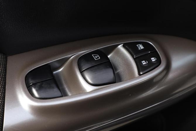 Nissan Juke I с пробегом 2011 года, цена 1 199 000 рублей, 200002 км, внедорожник, Автокод Объявления