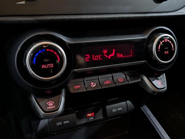 Kia Rio IV Рестайлинг с пробегом 2021 года, цена 1 690 000 рублей, 35810 км, седан, Автокод Объявления