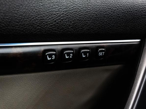 Toyota Land Cruiser 200 Series с пробегом 2010 года, цена 2 399 000 рублей, 378281 км, внедорожник, Автокод Объявления