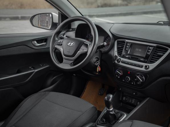 Hyundai Solaris II с пробегом 2017 года, цена 795 000 рублей, 167000 км, седан, Автокод Объявления