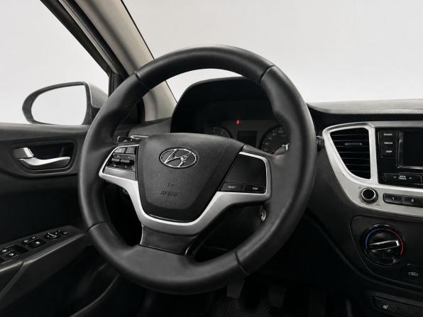 Hyundai Solaris II с пробегом 2019 года, цена 1 079 000 рублей, 140941 км, седан, Автокод Объявления