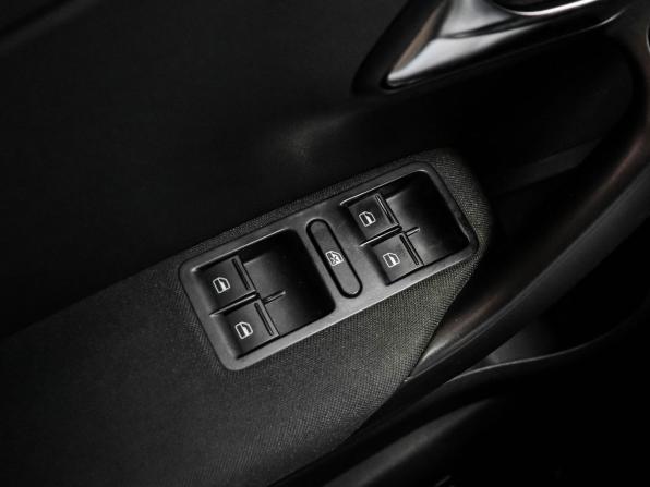 Volkswagen Polo V Рестайлинг с пробегом 2016 года, цена 1 299 000 рублей, 88544 км, седан, Автокод Объявления