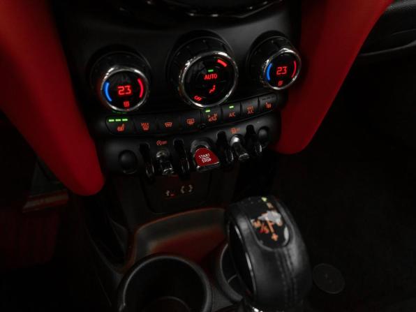 Mini Hatch III (F55/F56) с пробегом 2015 года, цена 2 180 000 рублей, 66062 км, хэтчбек, Автокод Объявления