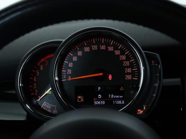 Mini Hatch III (F55/F56) Рестайлинг с пробегом 2019 года, цена 1 947 800 рублей, 50000 км, хэтчбек, Автокод Объявления
