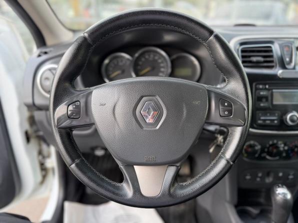 Renault Logan II с пробегом 2015 года, цена 350 000 рублей, 320000 км, седан, Автокод Объявления