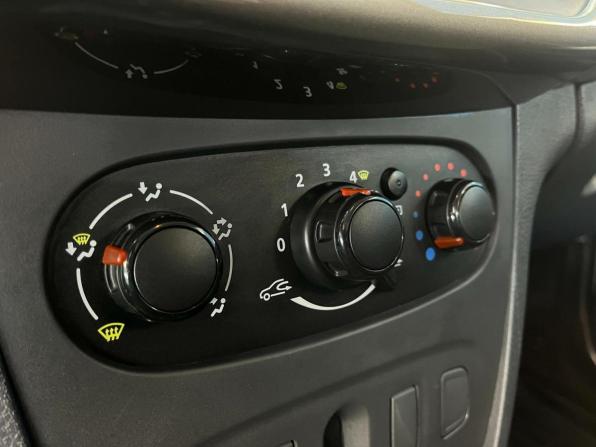 Renault Logan II с пробегом 2015 года, цена 607 360 рублей, 173050 км, седан, Автокод Объявления
