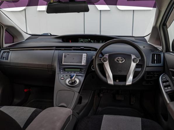 Toyota Prius III (XW30) с пробегом 2011 года, цена 1 365 000 рублей, 175556 км, лифтбек, Автокод Объявления