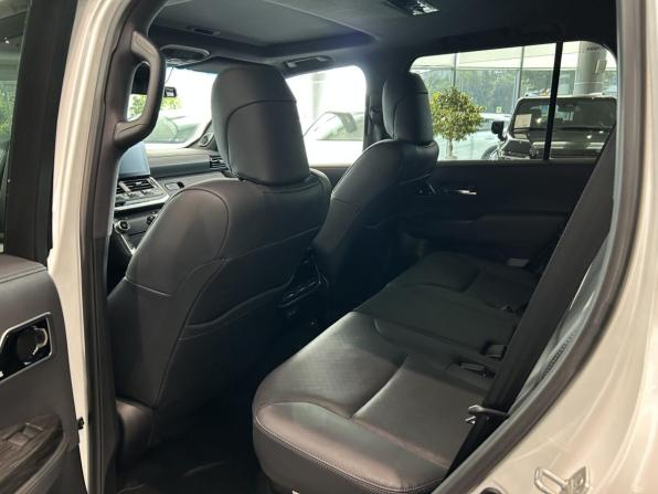 Toyota Land Cruiser 300 Series с пробегом 2022 года, цена 10 979 000 рублей, 51016 км, внедорожник, Автокод Объявления