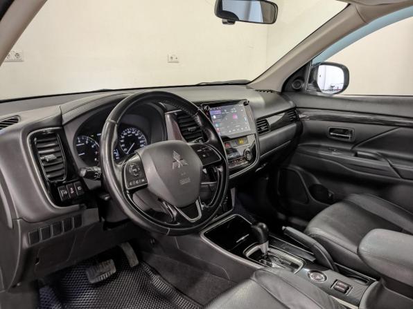 Mitsubishi Outlander III Рестайлинг 2 с пробегом 2017 года, цена 1 860 000 рублей, 181072 км, внедорожник, Автокод Объявления