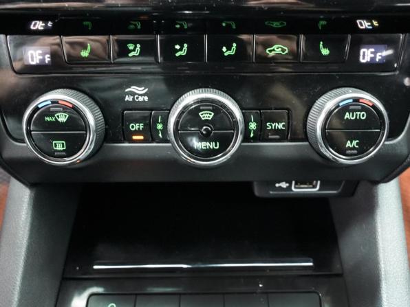 Skoda Octavia III (A7) Рестайлинг с пробегом 2018 года, цена 1 818 000 рублей, 142331 км, лифтбек, Автокод Объявления