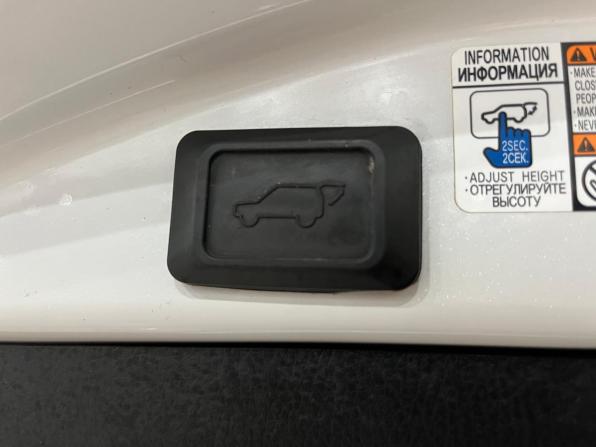 Toyota RAV4 IV (XA40) Рестайлинг с пробегом 2017 года, цена 2 370 000 рублей, 96785 км, внедорожник, Автокод Объявления