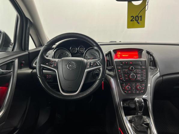 Opel Astra J Рестайлинг с пробегом 2013 года, цена 650 000 рублей, 199000 км, хэтчбек, Автокод Объявления