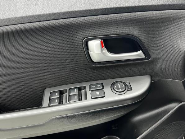 Kia Rio III Рестайлинг с пробегом 2017 года, цена 1 319 000 рублей, 41453 км, хэтчбек, Автокод Объявления