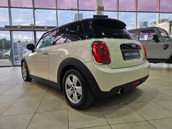 Mini Hatch III (F55/F56) с пробегом 2017 года, цена 1 580 000 рублей, 148677 км, хэтчбек, Автокод Объявления