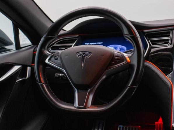 Tesla Model S I Рестайлинг с пробегом 2018 года, цена 2 389 000 рублей, 137629 км, лифтбек, Автокод Объявления
