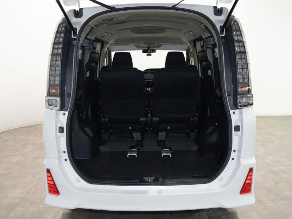 Toyota Voxy III (R80) с пробегом 2014 года, цена 1 750 000 рублей, 152500 км, минивэн, Автокод Объявления