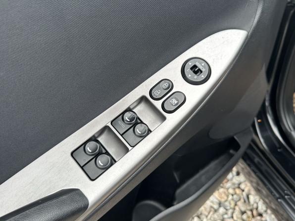 Hyundai Solaris I Рестайлинг с пробегом 2016 года, цена 1 049 000 рублей, 205172 км, седан, Автокод Объявления