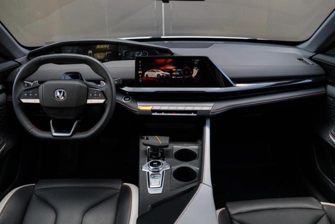 Changan UNI-V I с пробегом 2024 года, цена 2 499 000 рублей, 16031 км, лифтбек, Автокод Объявления