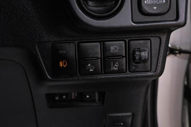 Toyota Corolla XI (E160 E170) Рестайлинг 2 с пробегом 2018 года, цена 1 439 000 рублей, 109000 км, универсал, Автокод Объявления