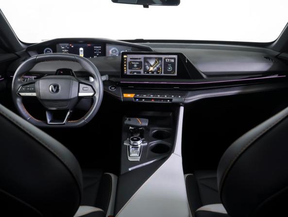 Changan UNI-V I с пробегом 2024 года, цена 2 490 000 рублей, 10231 км, лифтбек, Автокод Объявления