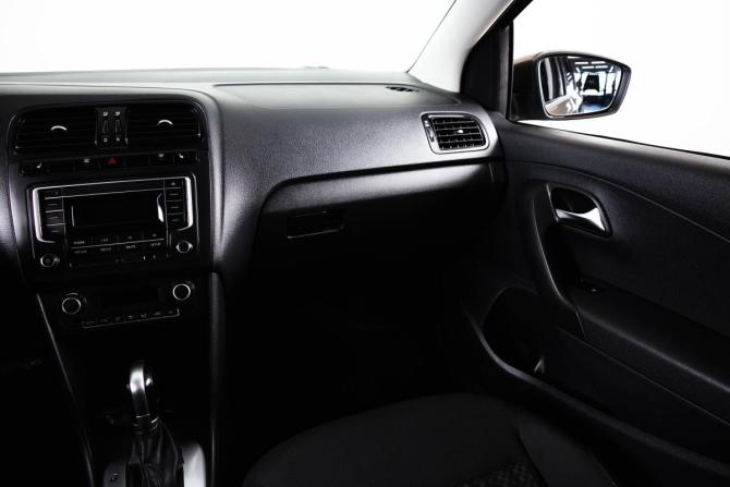Volkswagen Polo V Рестайлинг с пробегом 2017 года, цена 1 099 000 рублей, 152000 км, седан, Автокод Объявления