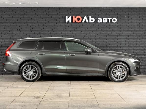 Volvo V60 Cross Country II с пробегом 2020 года, цена 4 000 000 рублей, 110887 км, универсал, Автокод Объявления