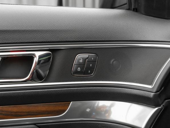 Ford Explorer V Рестайлинг с пробегом 2018 года, цена 2 450 000 рублей, 205511 км, внедорожник, Автокод Объявления