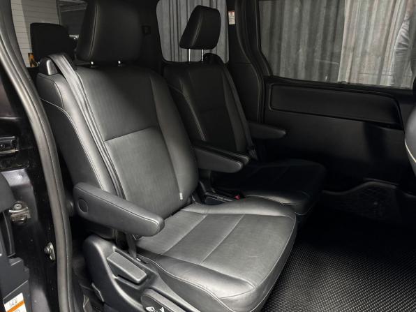 Toyota Esquire I с пробегом 2016 года, цена 1 750 000 рублей, 251872 км, минивэн, Автокод Объявления