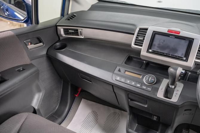 Honda Freed I Рестайлинг с пробегом 2012 года, цена 1 099 000 рублей, 97000 км, компактвэн, Автокод Объявления