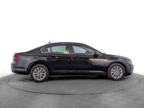 Volkswagen Passat B8 Рестайлинг с пробегом 2021 года, цена 2 599 000 рублей, 90268 км, седан, Автокод Объявления