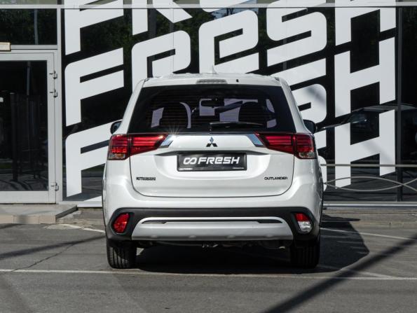 Mitsubishi Outlander III Рестайлинг 3 с пробегом 2020 года, цена 2 239 000 рублей, 115597 км, внедорожник, Автокод Объявления