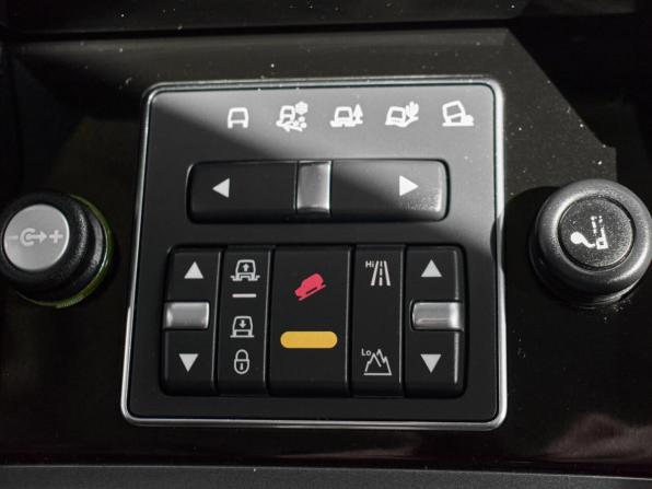 Land Rover Discovery IV Рестайлинг с пробегом 2013 года, цена 2 150 000 рублей, 220578 км, внедорожник, Автокод Объявления