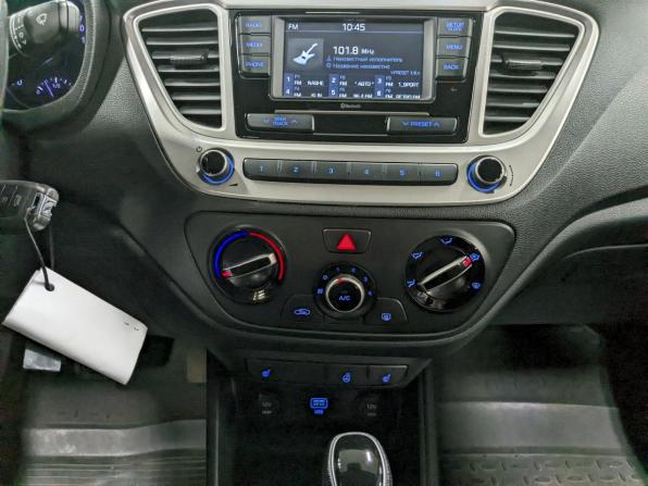 Hyundai Solaris II с пробегом 2019 года, цена 1 240 000 рублей, 178540 км, седан, Автокод Объявления