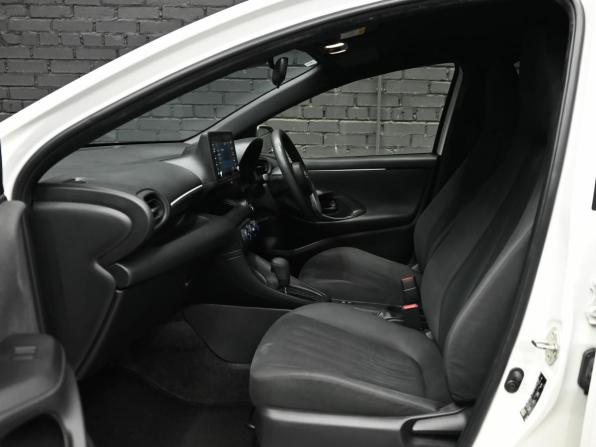Toyota Yaris IV с пробегом 2021 года, цена 1 250 000 рублей, 94753 км, хэтчбек, Автокод Объявления
