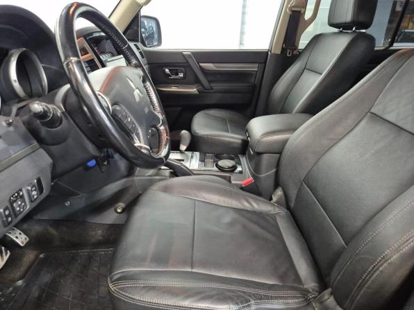 Mitsubishi Pajero IV Рестайлинг 2 с пробегом 2015 года, цена 3 300 000 рублей, 72168 км, внедорожник, Автокод Объявления