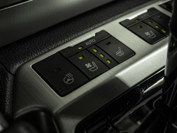 Toyota Land Cruiser 200 Series Рестайлинг 2 с пробегом 2015 года, цена 4 799 000 рублей, 250306 км, внедорожник, Автокод Объявления