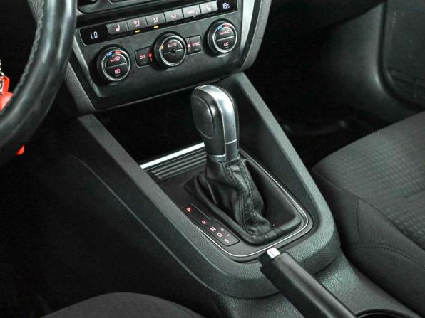 Volkswagen Jetta VI Рестайлинг с пробегом 2015 года, цена 995 000 рублей, 244112 км, седан, Автокод Объявления