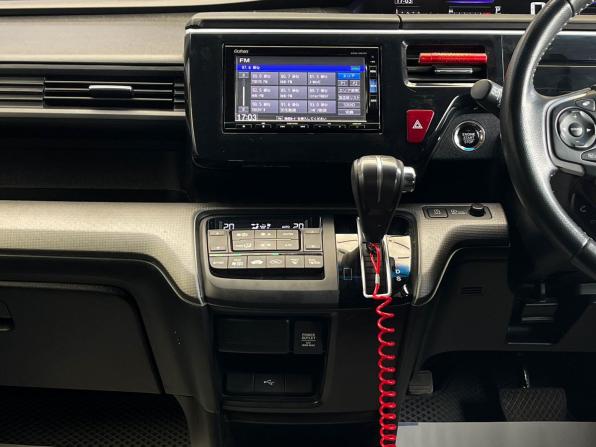 Honda Stepwgn V Рестайлинг с пробегом 2017 года, цена 2 307 000 рублей, 120875 км, минивэн, Автокод Объявления