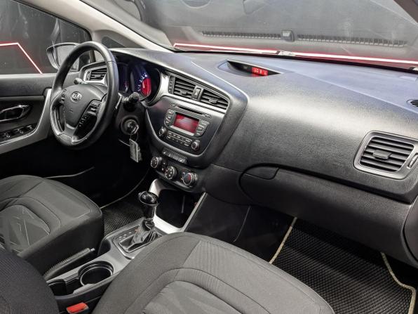 Kia Ceed II Рестайлинг с пробегом 2018 года, цена 1 190 000 рублей, 189618 км, универсал, Автокод Объявления